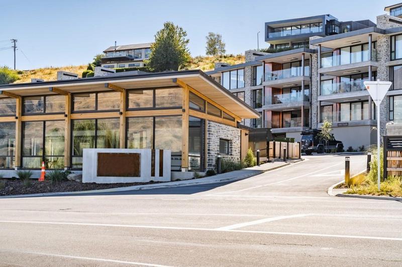 Luxurious Lakefront Penthouse * Wanaka