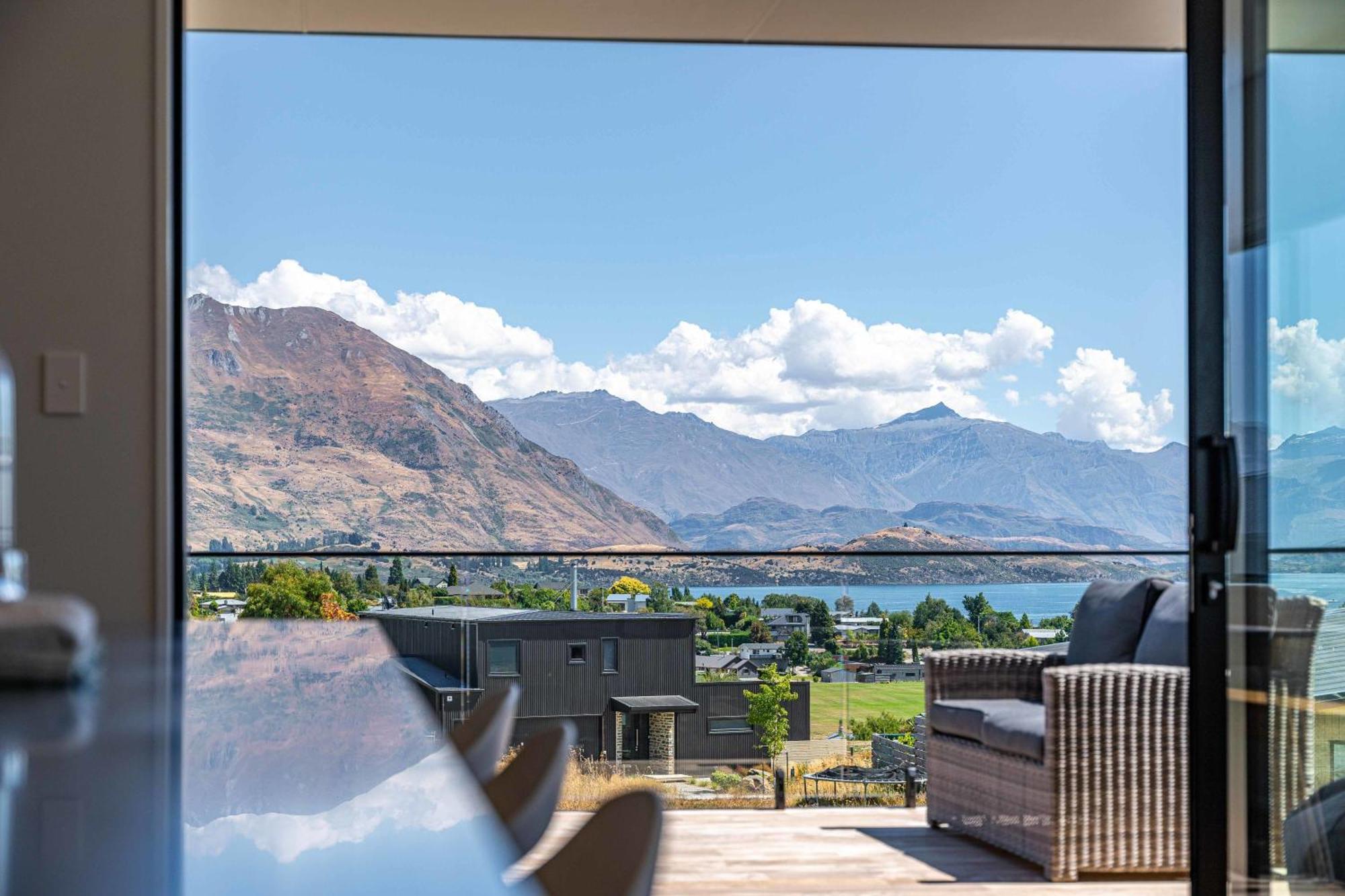 Stylish Panoramic Mountain And Views *