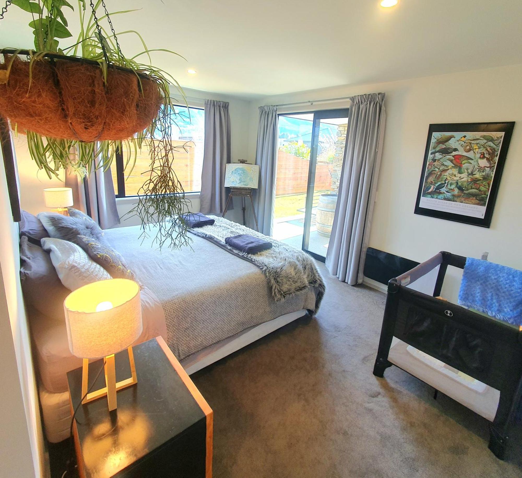 Hawea Heaven: Superking Beds + Hot Tub + Mountain * Wanaka
