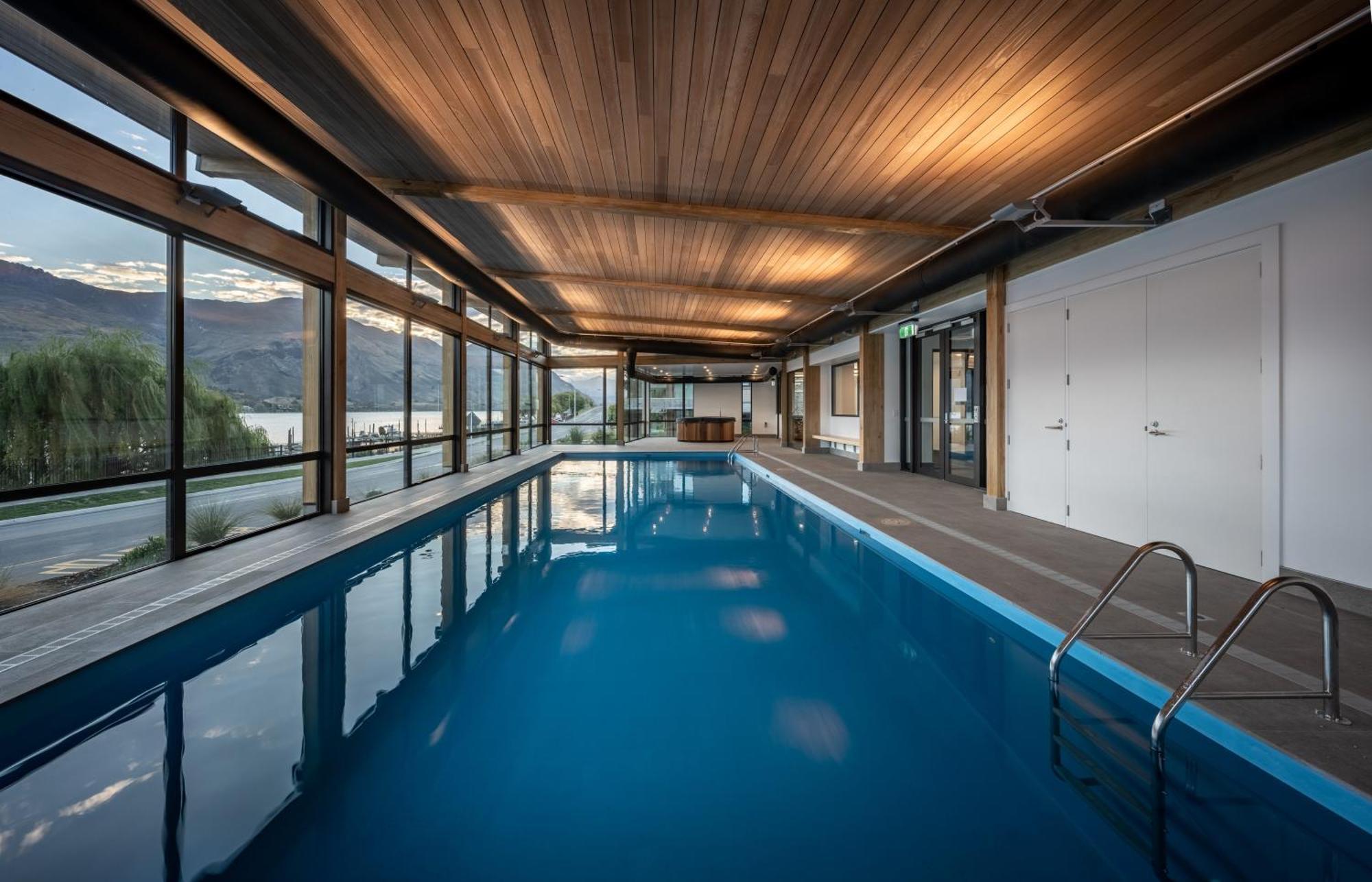 Apartment 26 - Lakefront Location - Swimming Pool - - Gym *