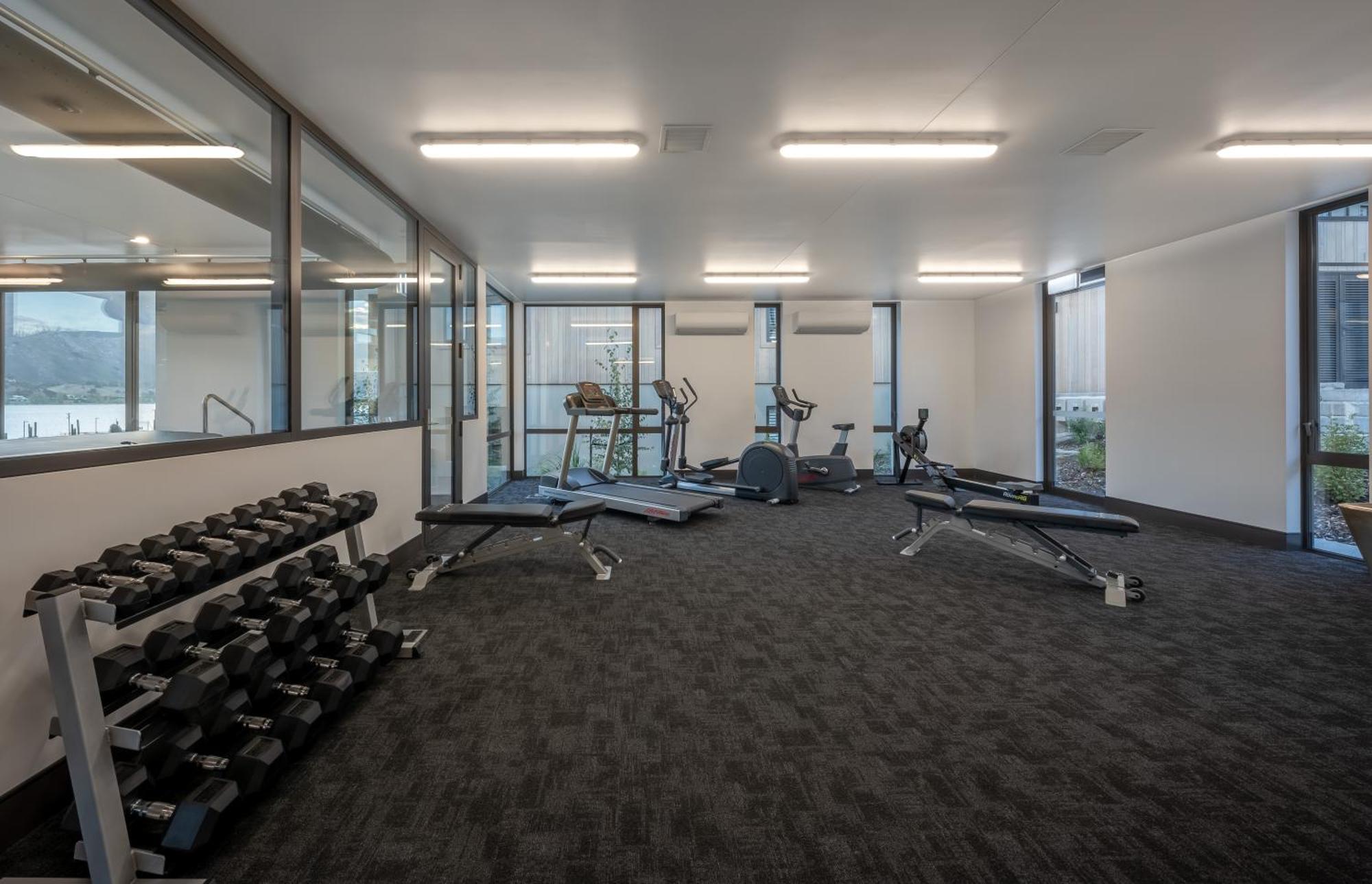 26 - Lakefront Location - Swimming Pool - - Gym Apartment *