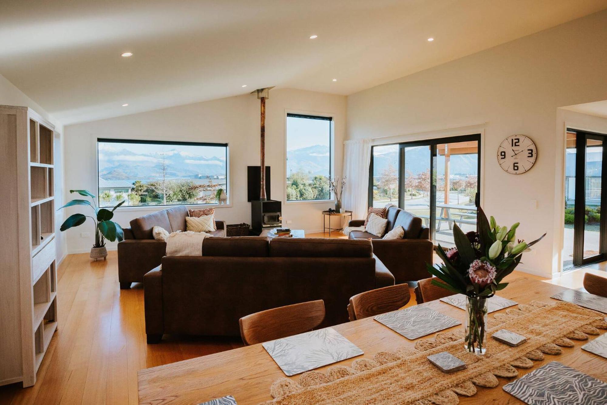 On The Rocks - Sleeps 8 - Family Friendly * Wanaka