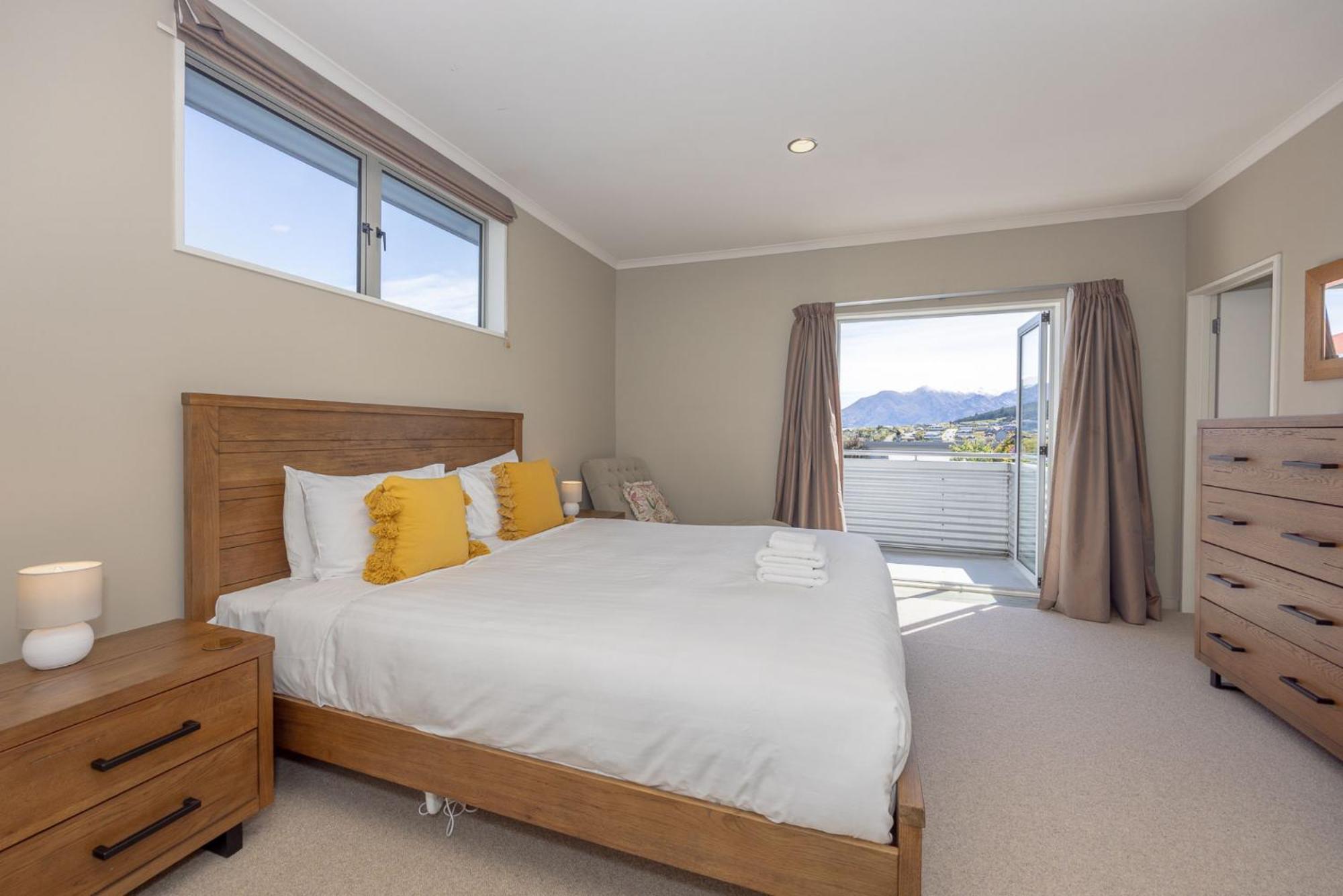 Views On Koru Holiday home Wanaka