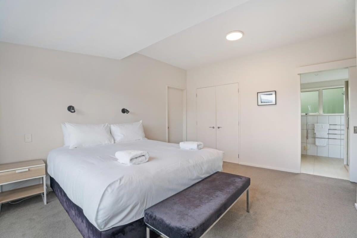 Lakeside Premier Holiday home
