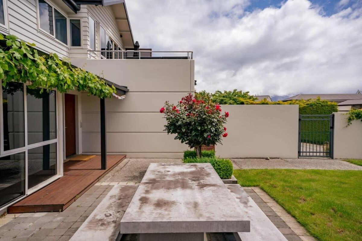 Lakeside Premier Holiday home