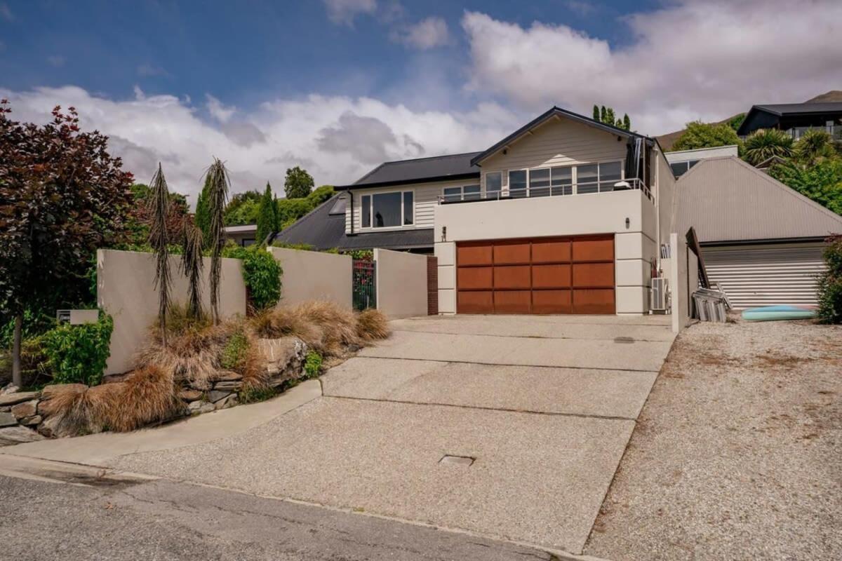 Lakeside Premier Holiday home
