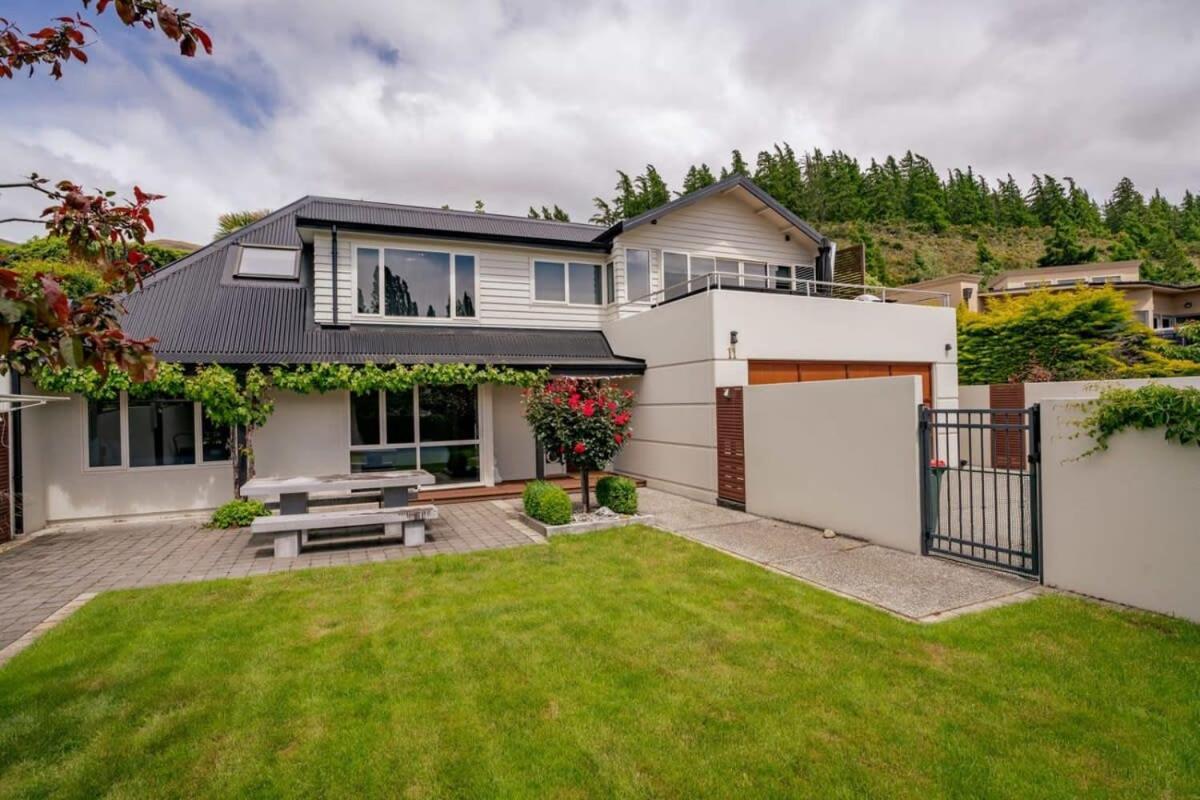 Lakeside Premier Holiday home