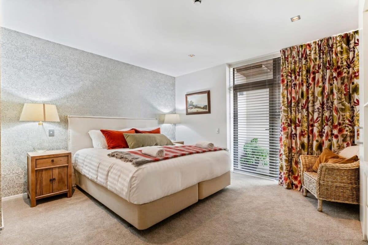 Pembroke Luxury Apartment *