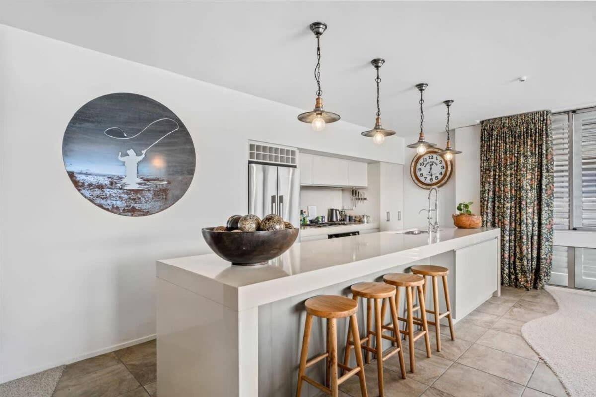 Pembroke Luxury Apartment *