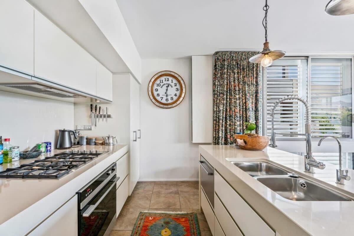 Pembroke Luxury Apartment *