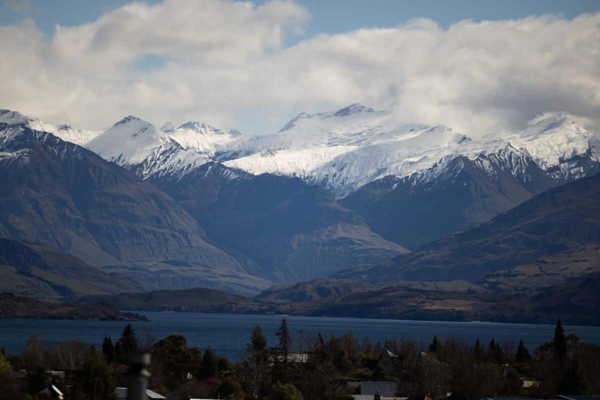 Views From The Heights * Wanaka