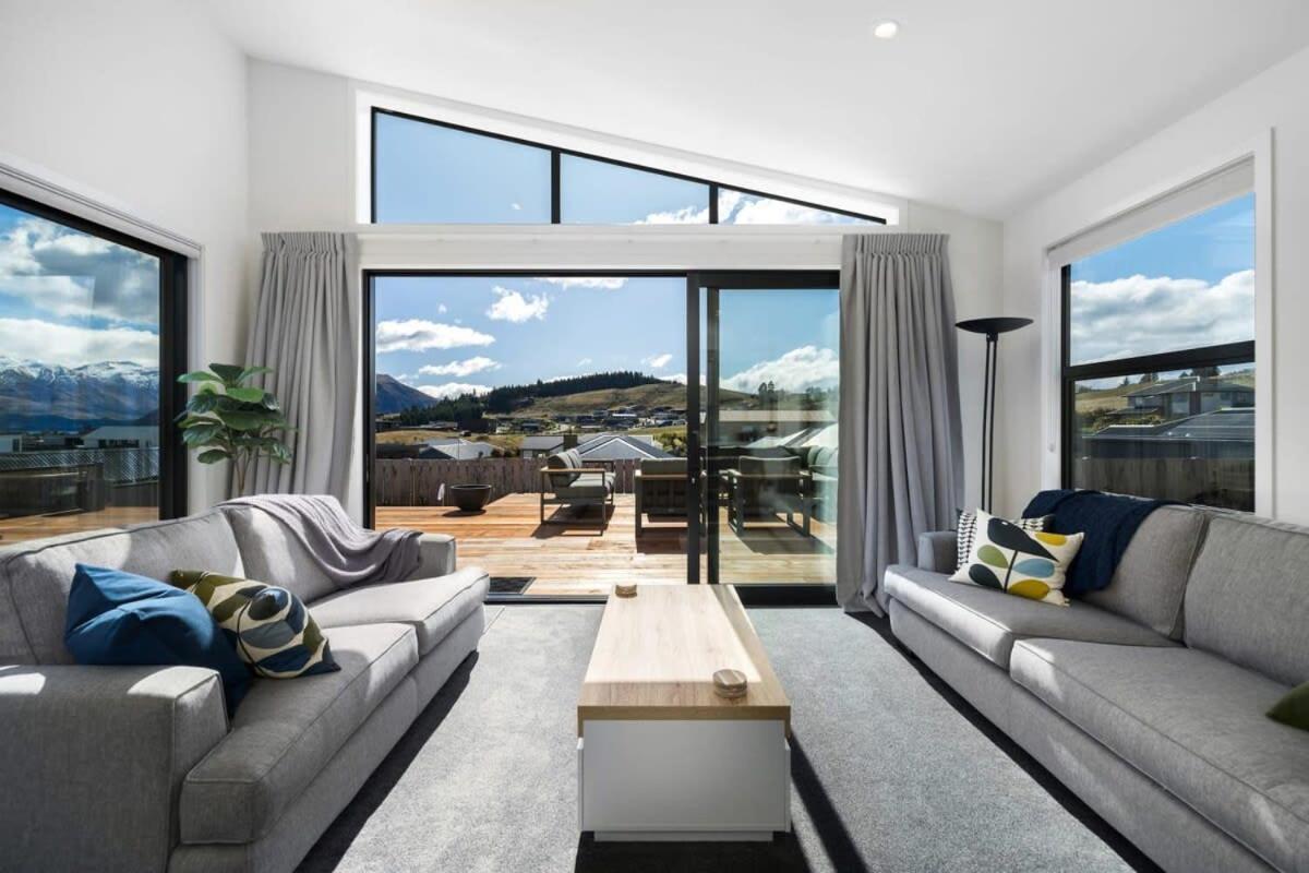 Views From The Heights * Wanaka