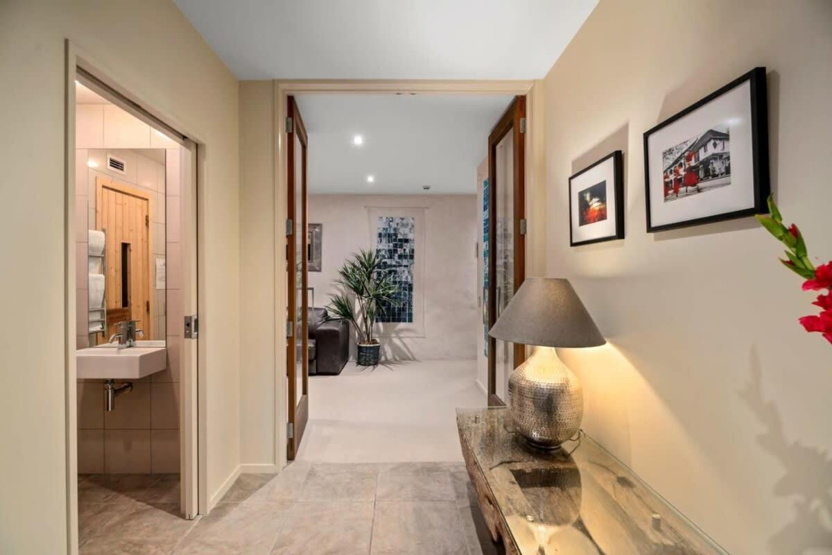 Apartment Luxury Lakeview On Ardmore With Sauna *