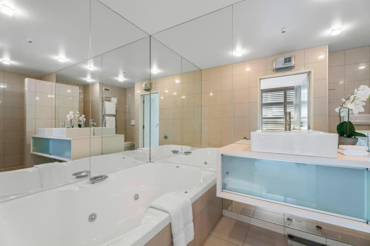 Apartment Luxury Lakeview On Ardmore With Sauna