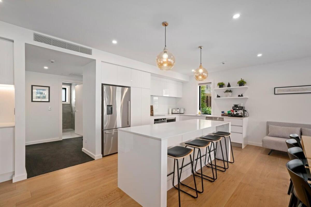 Lakefront Premier - 3 Bedroom *