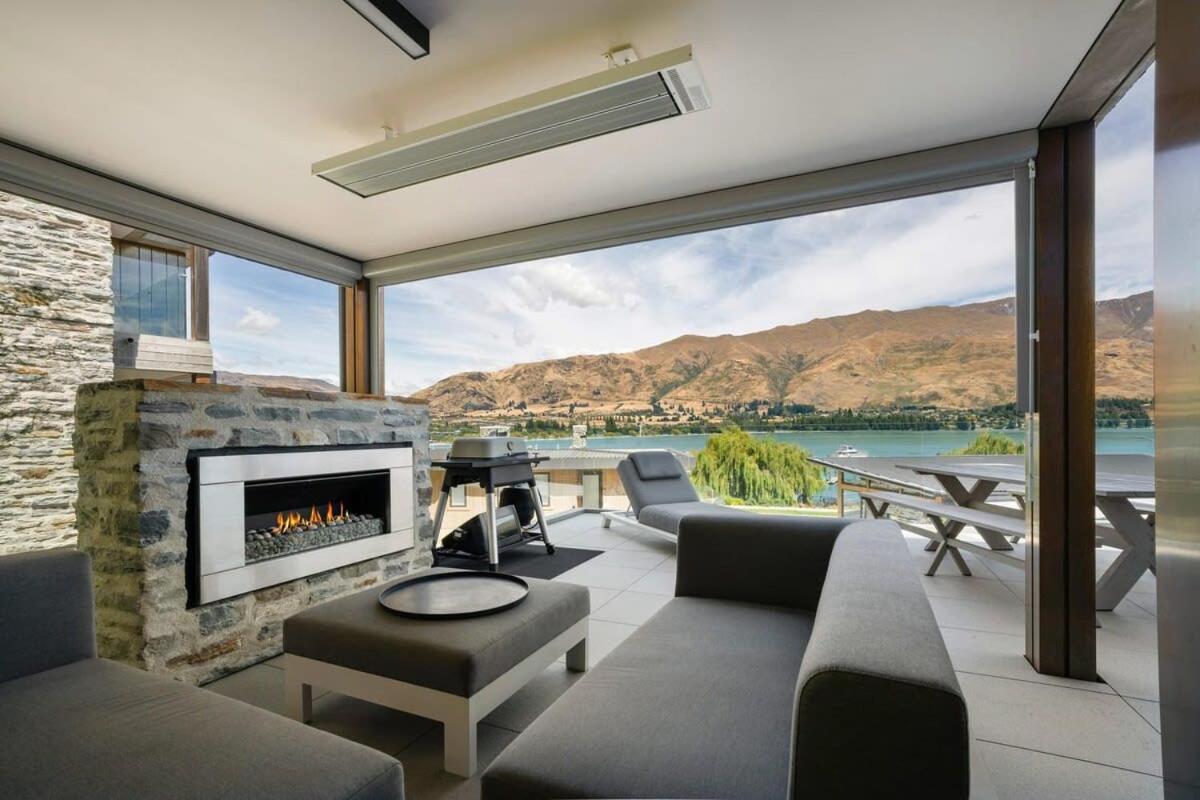 Lakefront Premier - 3 Bedroom *