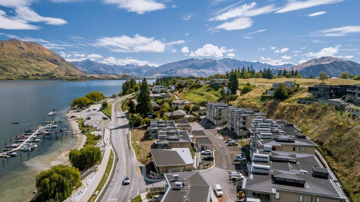 Lakefront Premier - 3 Bedroom Apartment Wanaka