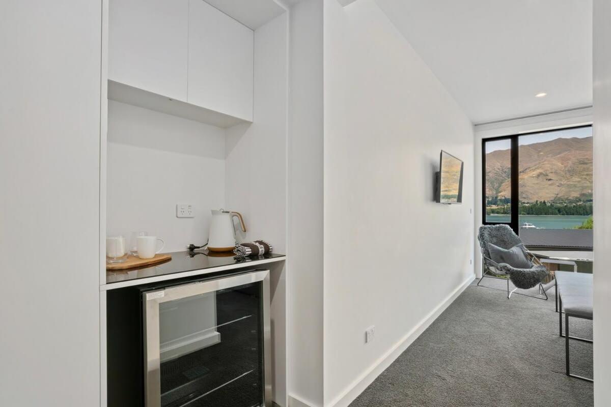 Lakefront Premier - 3 Bedroom *