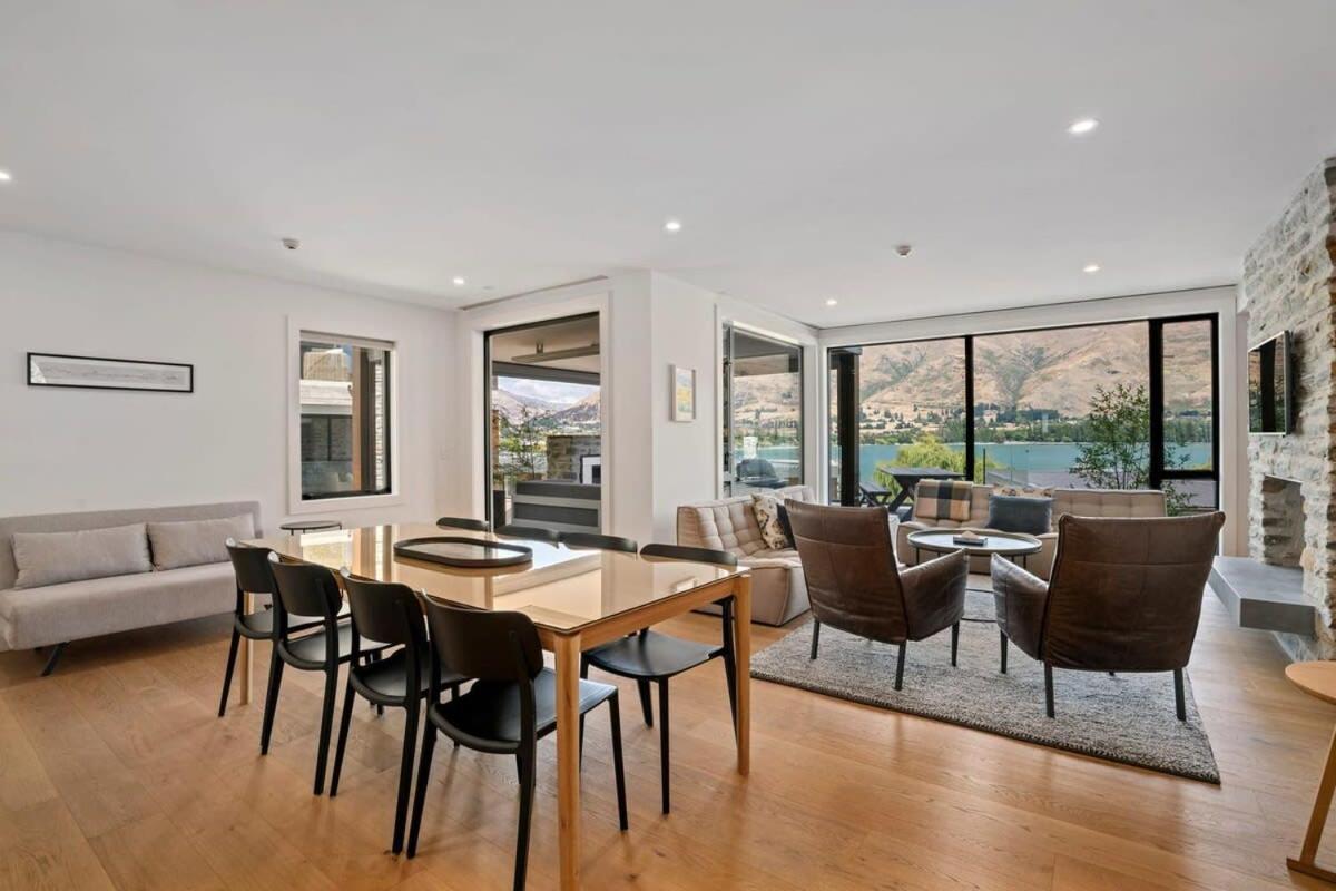 Lakefront Premier - 3 Bedroom *