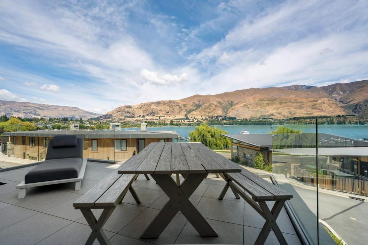 Lakefront Premier - 3 Bedroom * Wanaka