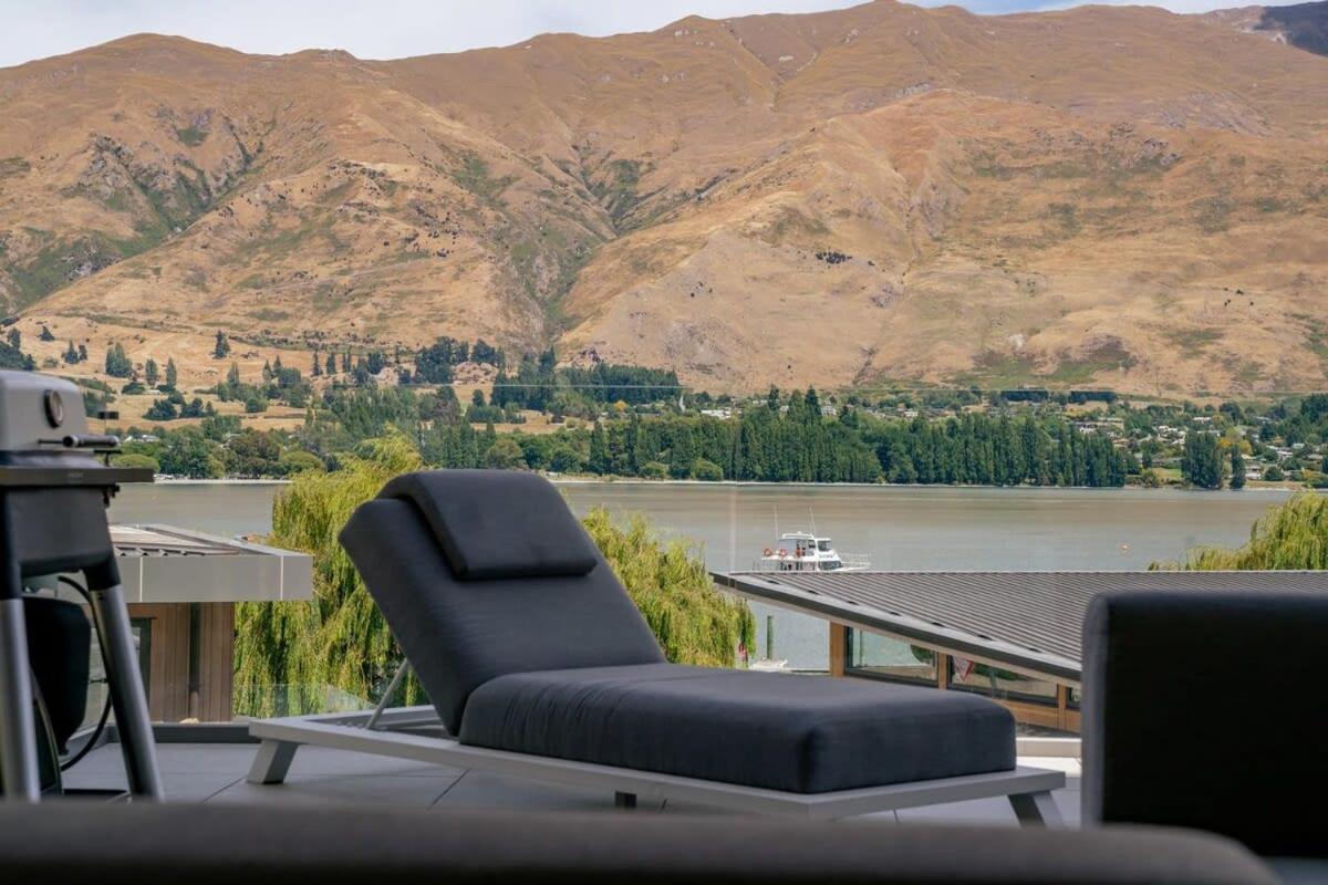 Lakefront Premier - 3 Bedroom