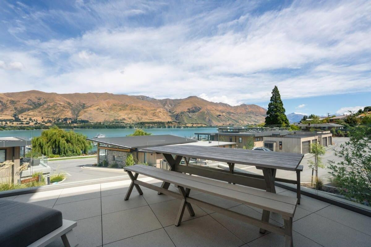 Lakefront Premier - 3 Bedroom * Wanaka