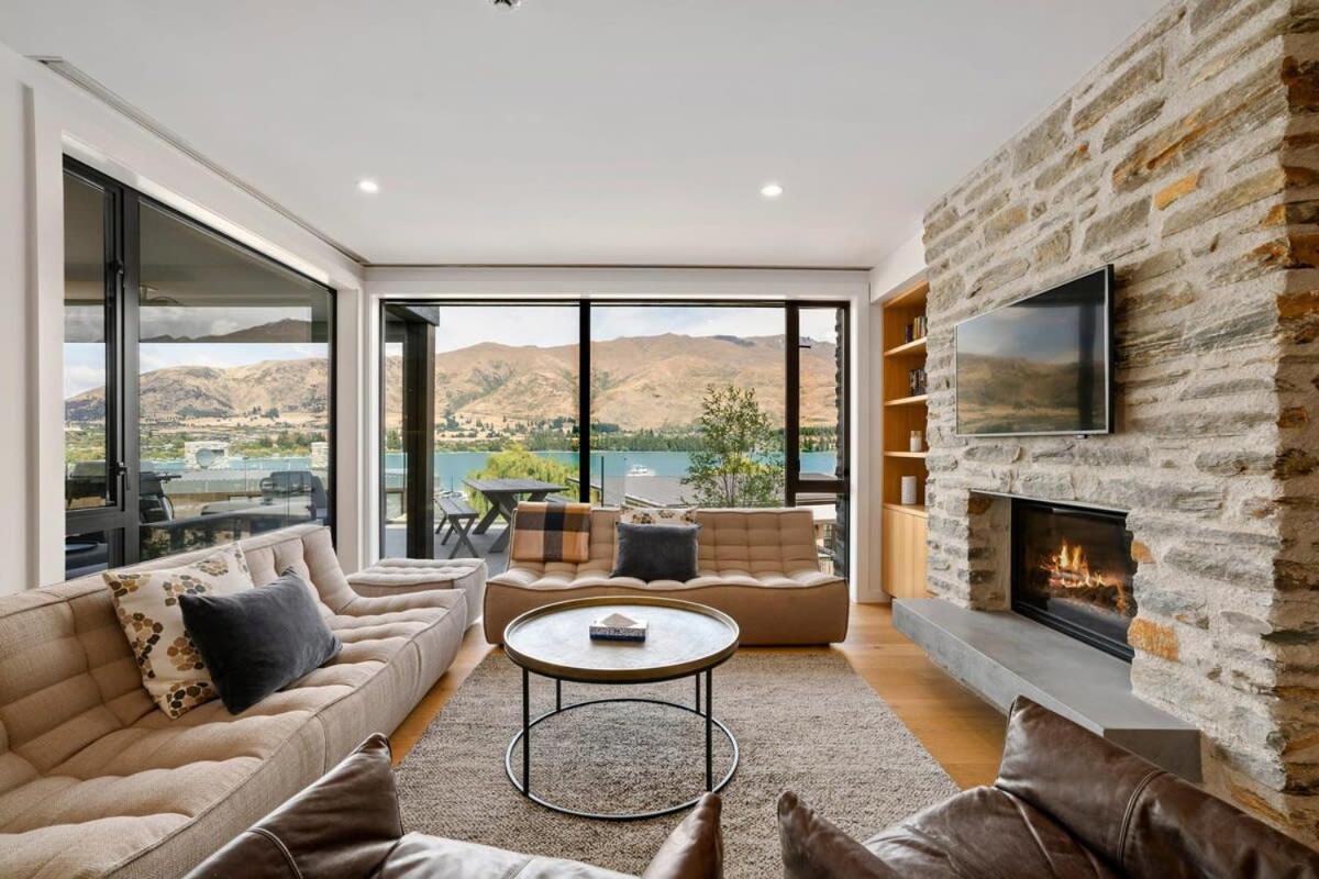 Lakefront Premier - 3 Bedroom