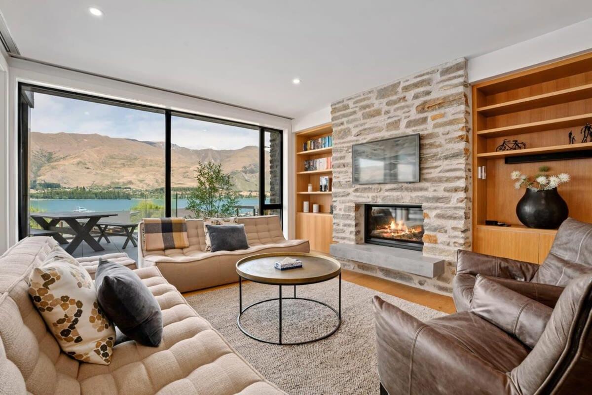 Lakefront Premier - 3 Bedroom