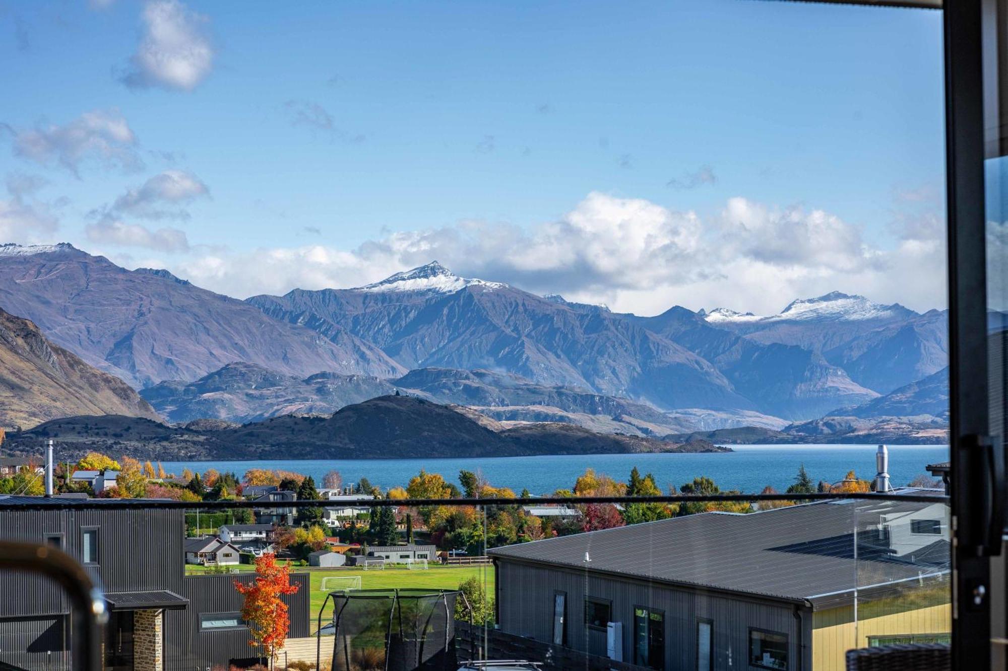 Stylish Panoramic Mountain And Views