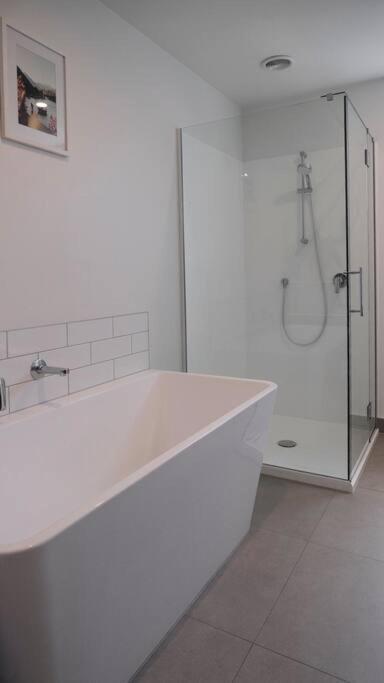 Holiday home Mountain View Haven In W/hot Tub. Wanaka