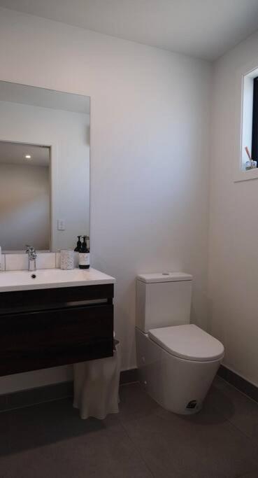 Holiday home Mountain View Haven In W/hot Tub. Wanaka