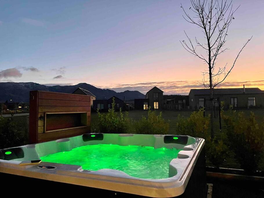 Holiday home Mountain View Haven In W/hot Tub. Wanaka