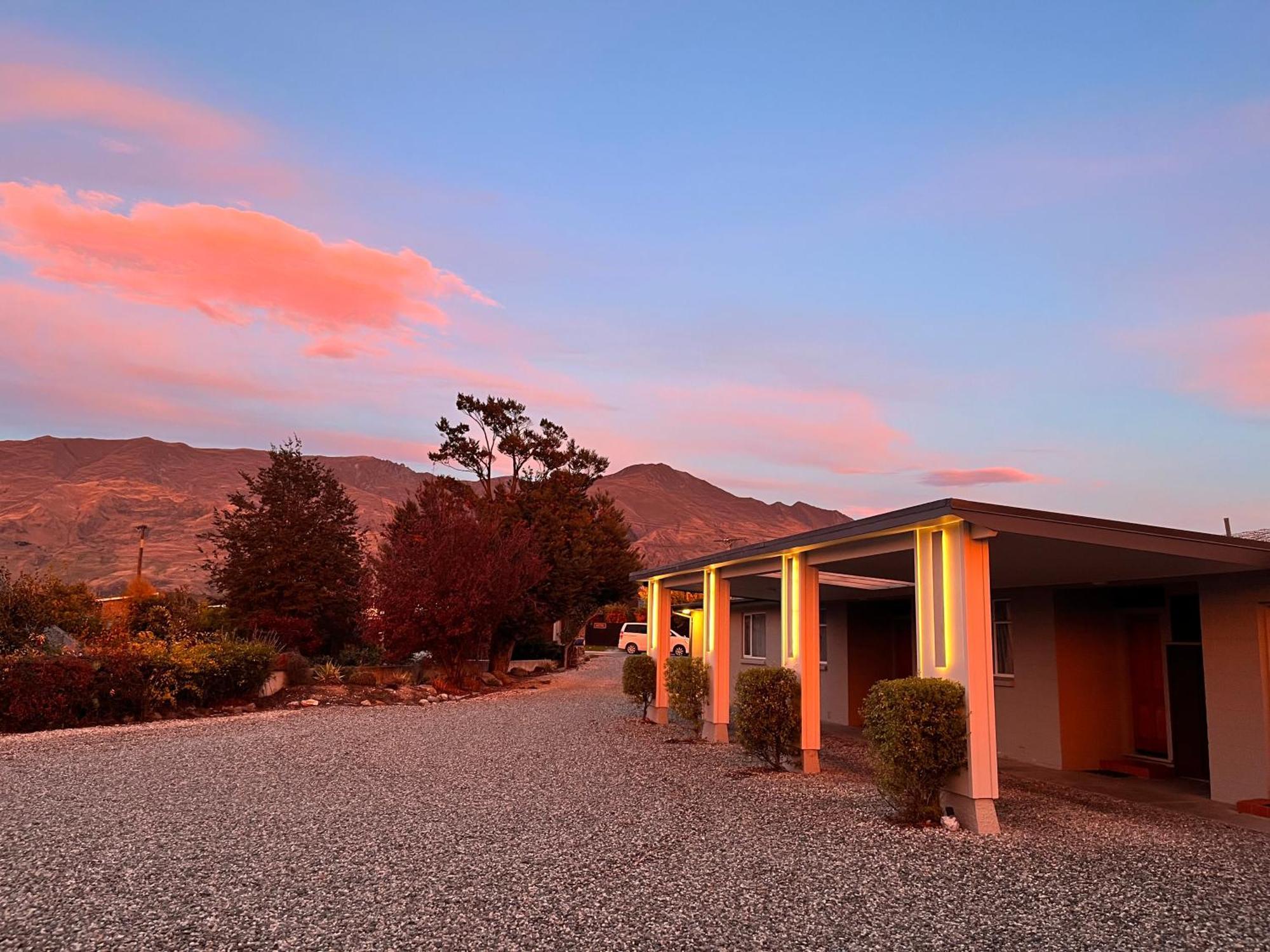 Manuka Crescent 3*
