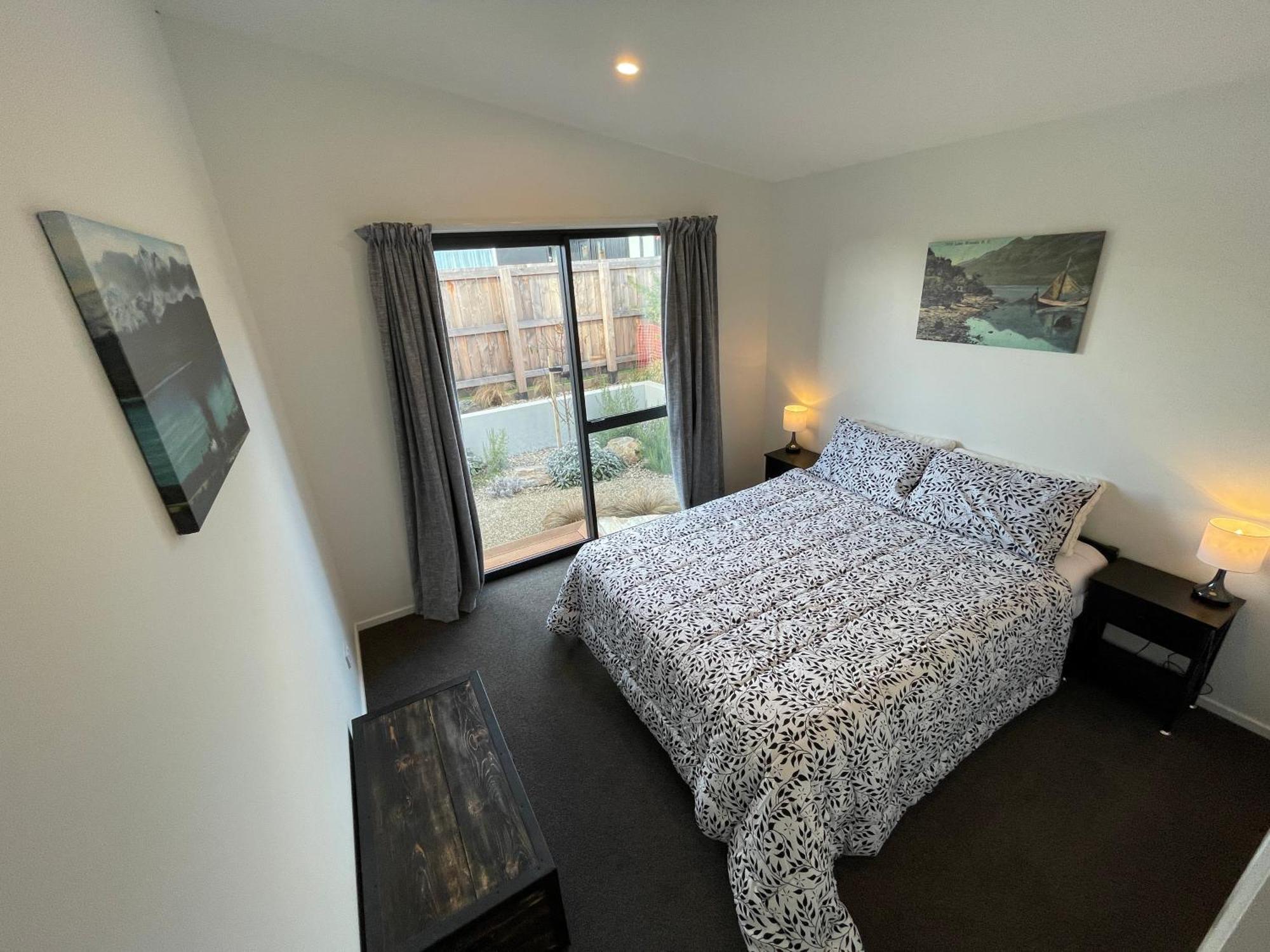 Easy-living With Views Apartment Wanaka