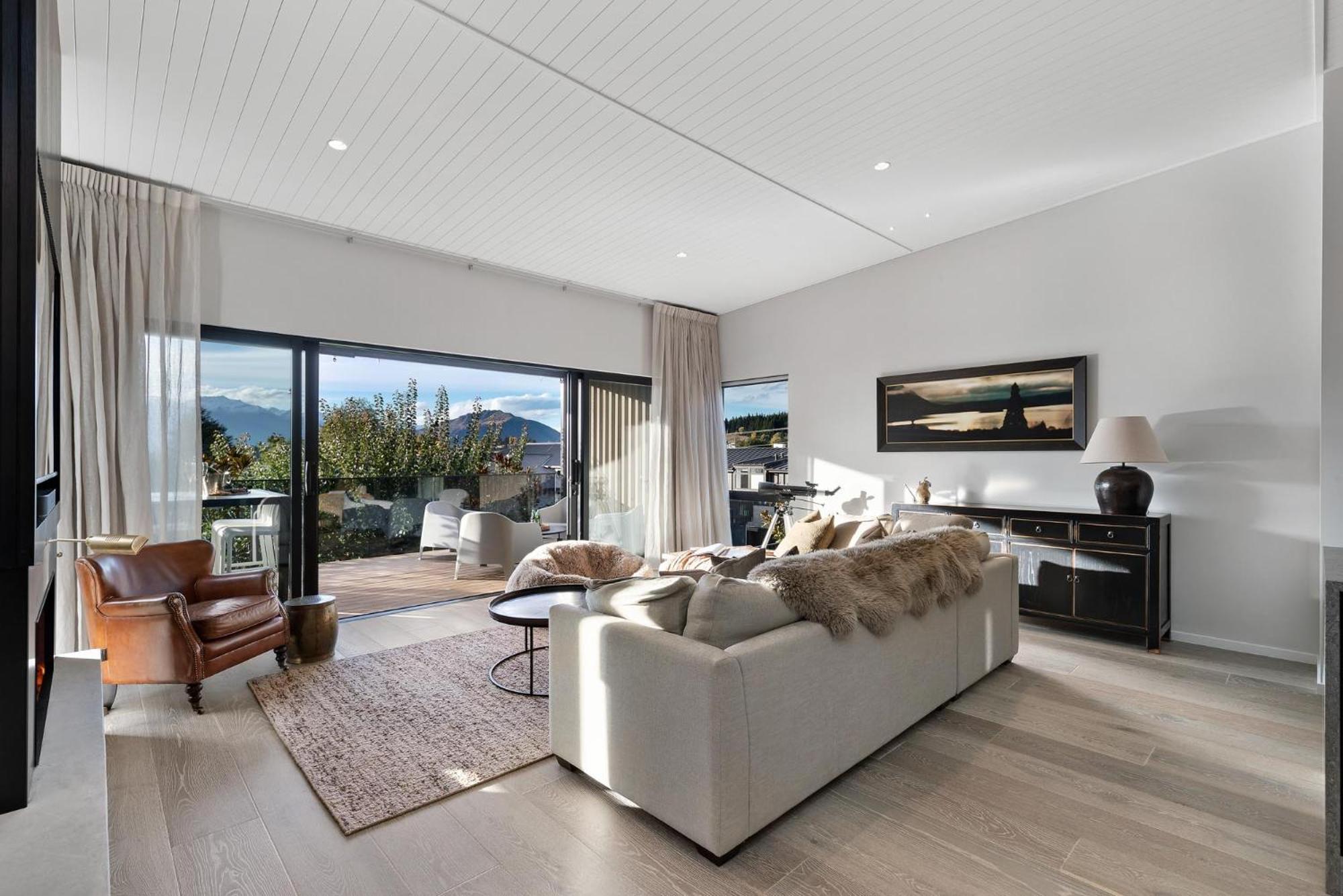 Elegance On Warren Holiday home *