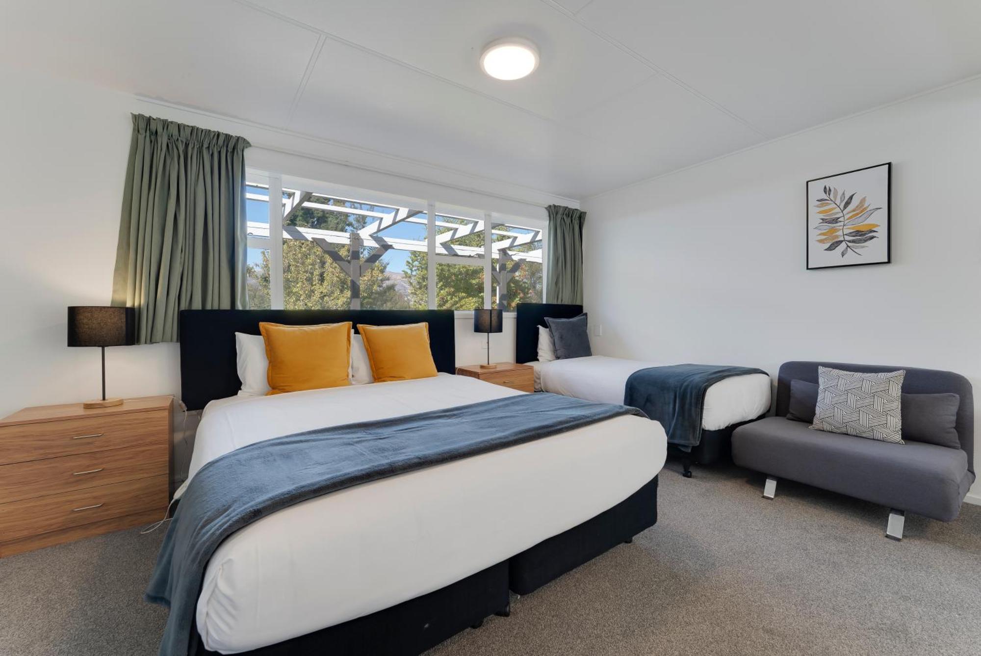Archway & Motel Wanaka