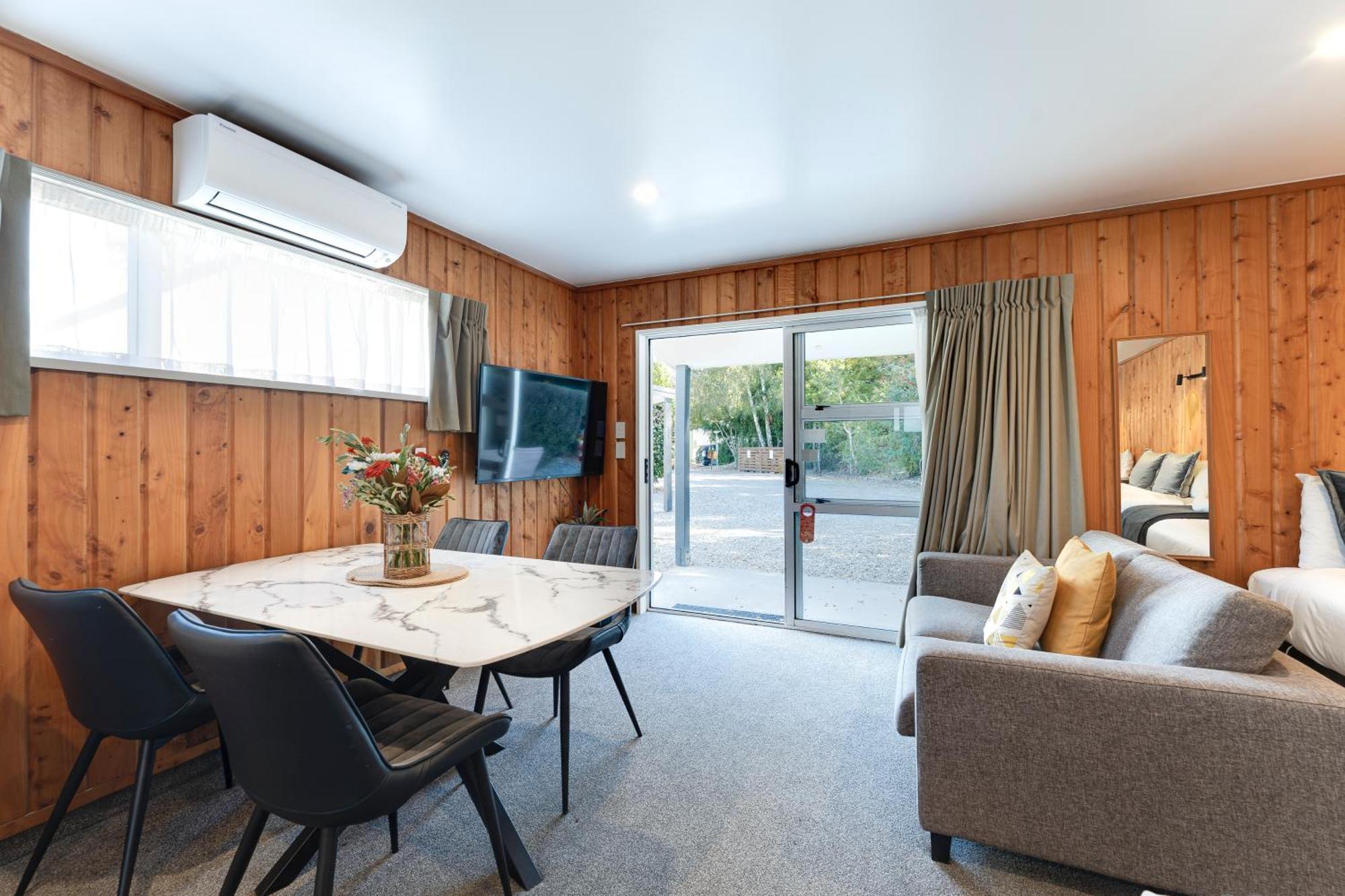 Motel Archway & 4*