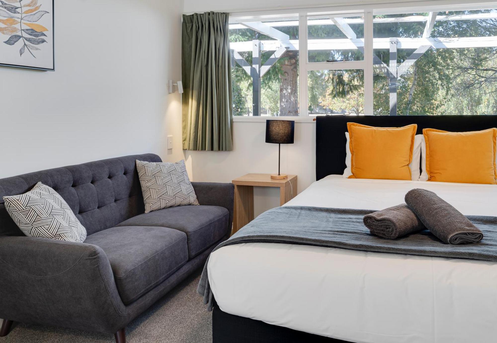 Archway & Motel 4*