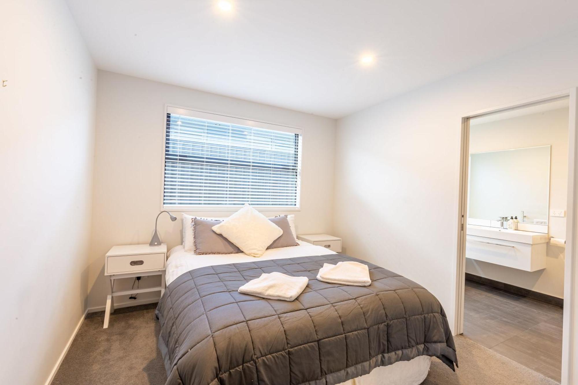 Fantastic Views On Farrant Dr Wanaka