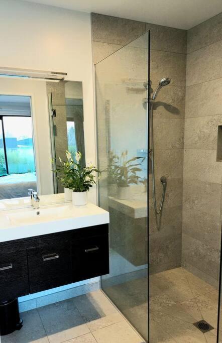 Mountain Views Guest --no Kitchen-- Wanaka