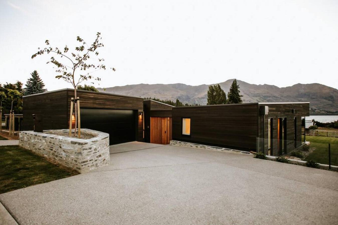 Three Peaks House - Release *