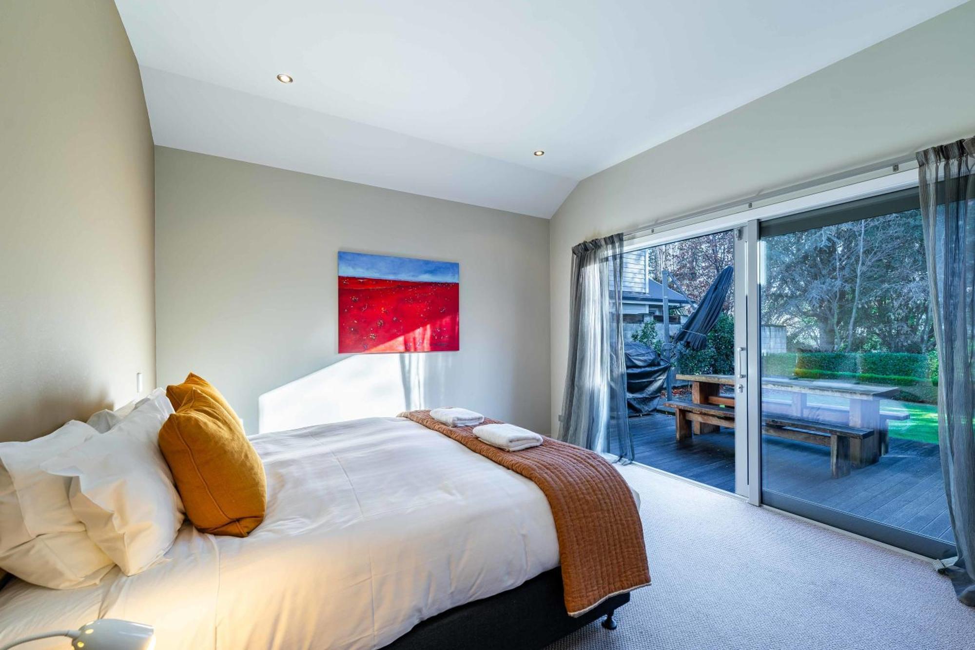 Roy's Bay Luxury Holiday home Wanaka