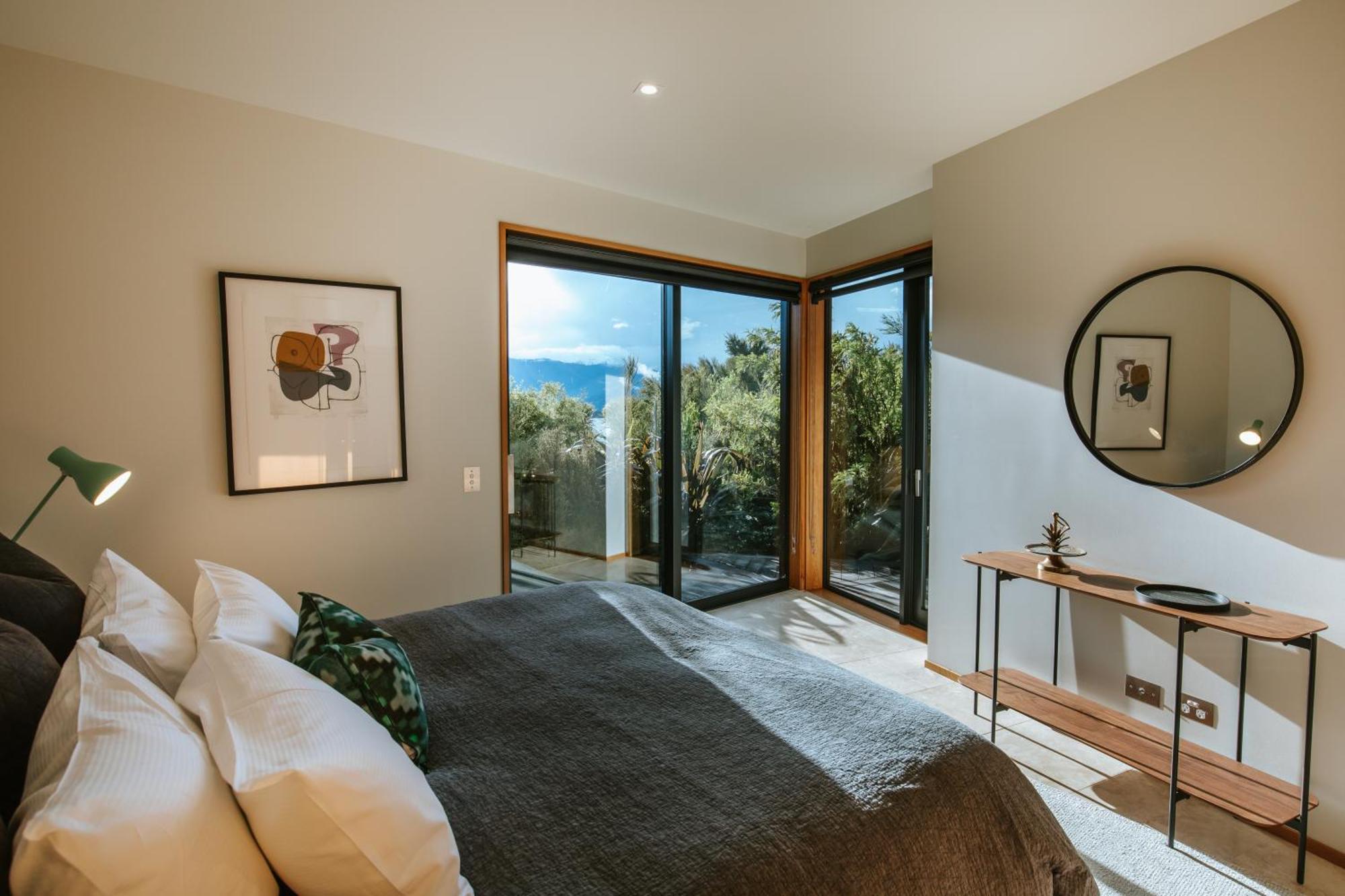 Aurum - Sleeps 6 - Stunning Views Holiday home