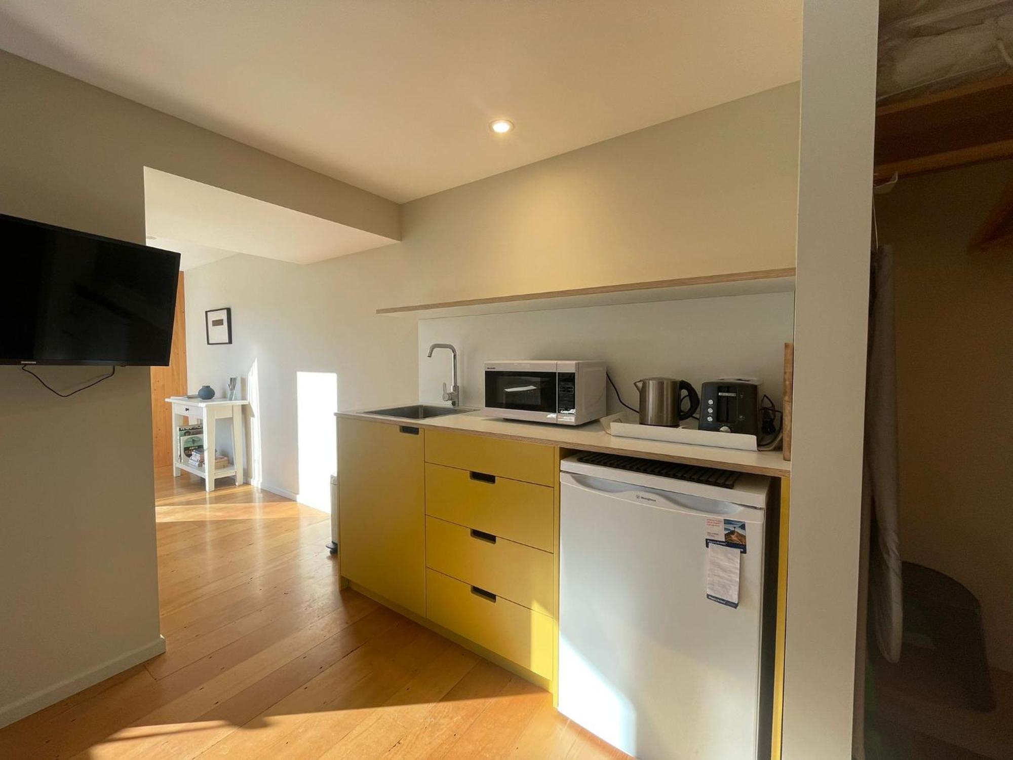 Kowhai -private Opposite Golf Course In