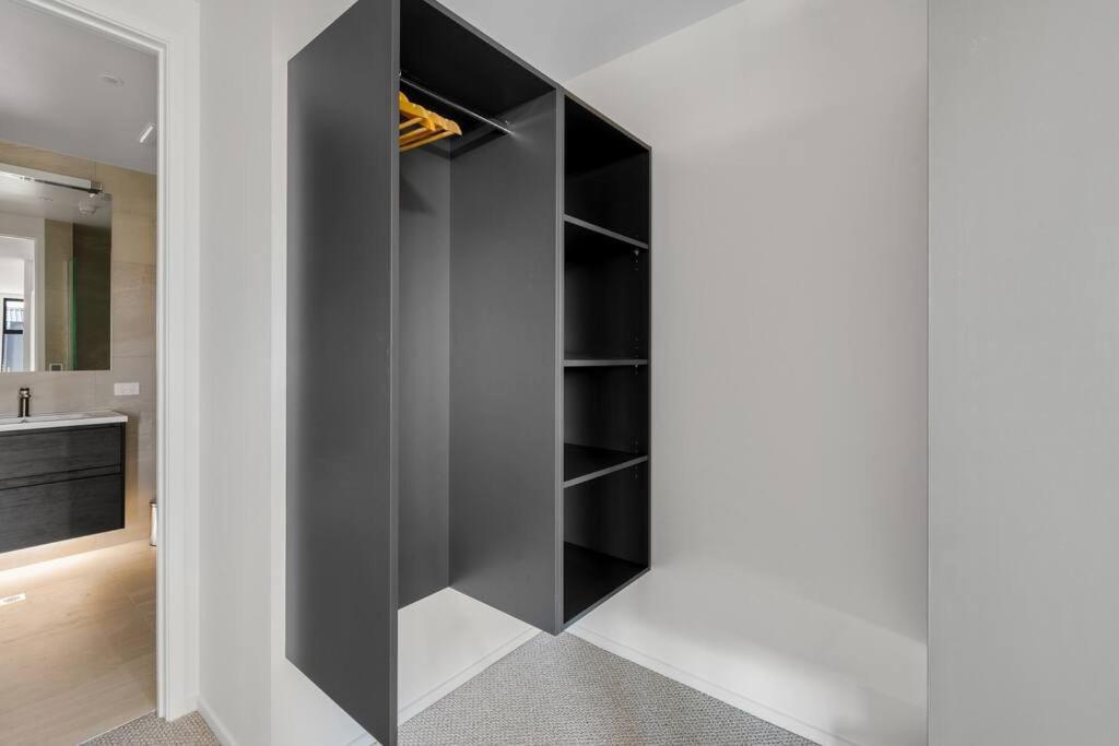 Luxurious New 2 Bed 2 Bath In
