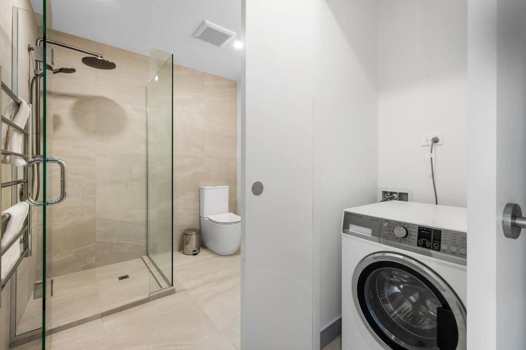 Luxurious New 2 Bed 2 Bath In Apartment *