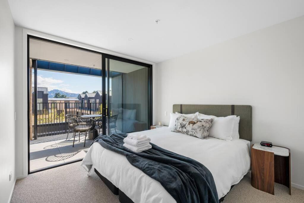 Luxurious New 2 Bed 2 Bath In Apartment *