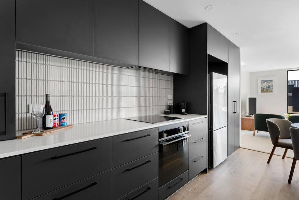 Luxurious New 2 Bed 2 Bath In Apartment