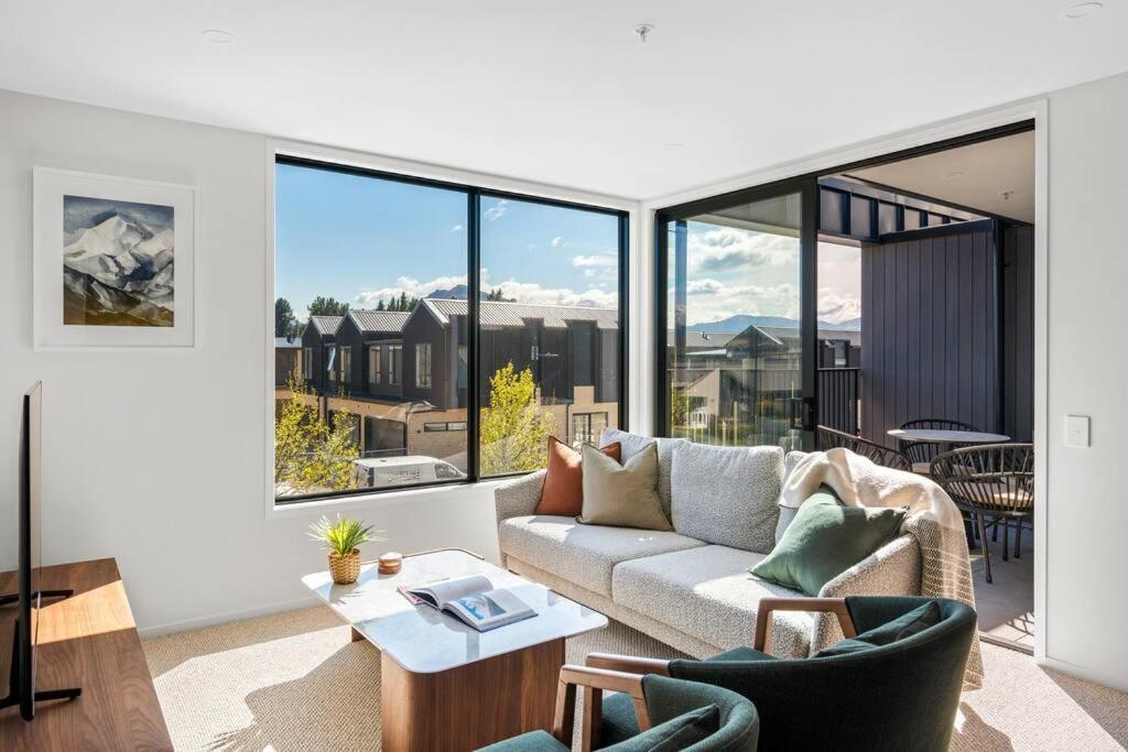 Luxurious New 2 Bed 2 Bath In Apartment *