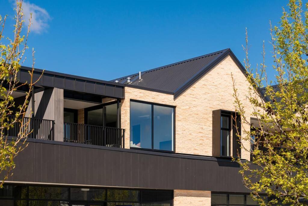 Luxurious New 2 Bed 2 Bath In Wanaka